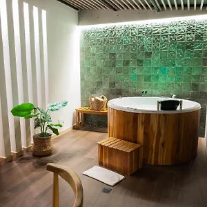 4* Отель Black Tower Premium
